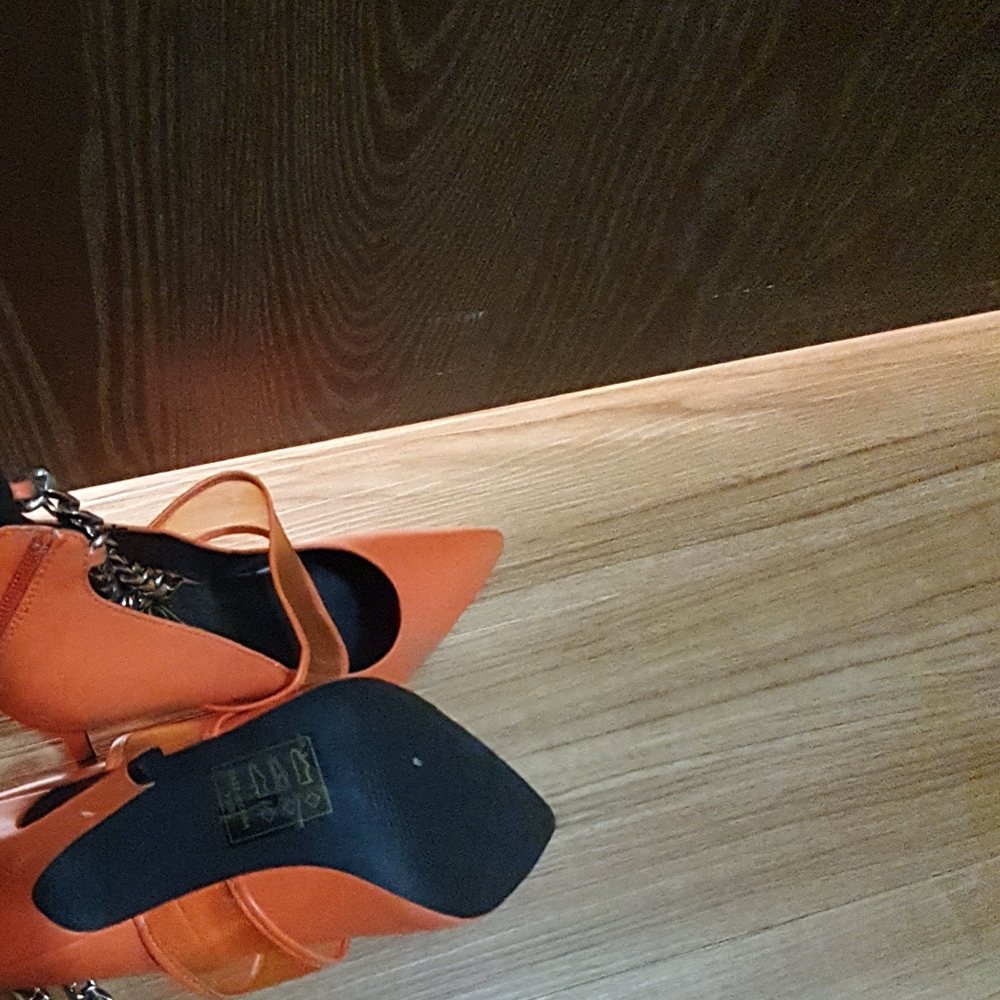 Heels - Picture 3 of 3
